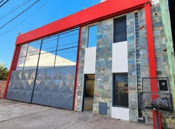 Oficina comercial · 263m² · 6 Ambientes · 3 Cocheras · Alquiler de Amplio Galpón con Oficinas en Calle Leguizamón Al 1000, Neuquén Capital.