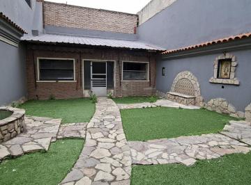 Casa · 130m² · 5 Ambientes · 1 Cochera · Casa en Alquiler en Avellaneda