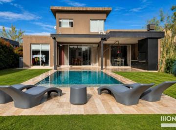 Casa de 4 ambientes, Luján de Cuyo · Casa en Venta en Rincón de Terrada. 3 Dorm. (2 en Pb) Galería. Pileta