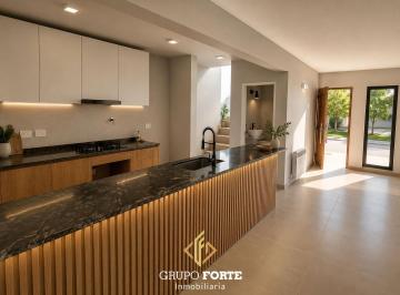 Casa · 170m² · 4 Ambientes · 1 Cochera · Casa en Venta