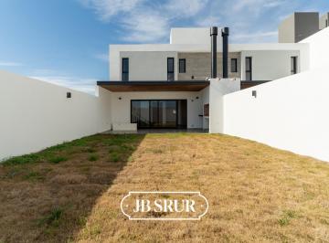 Casa · 155m² · 6 Ambientes · 1 Cochera · Dúplex en Venta de 3 Dorm. en Brisas de Manantiales
