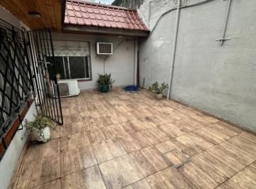 PH · 55m² · 3 Ambientes · $680.000. - - Alquiler PH Interno 2amb y Medio con Amplio Patio - Dr. Galvez Al 800 - Lanus Este