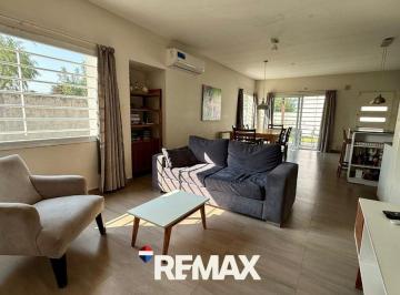 Casa · 145m² · 4 Ambientes · 2 Cocheras · Venta Casa Moderna