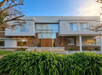 Casa · 280m² · 4 Dormitorios · Venta Chalet en Arenas del Sur