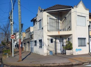 Casa · 74m² · 3 Ambientes · 1 Cochera · Duplex 3 Amb. con Patio y Cochera! Oportunidad!
