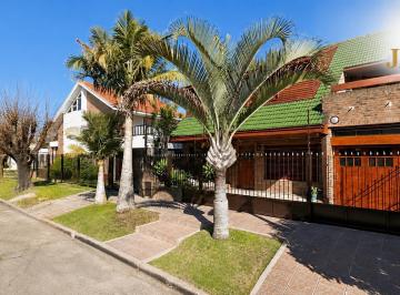 Casa · 230m² · 5 Ambientes · 2 Cocheras · Venta Casa 230 m² · 5 Amb· 2 Coch. Don Bosco