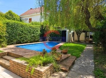 Casa · 299m² · 4 Ambientes · 1 Cochera · Venta Casa en Lote Propio 4 Ambientes con Jardín, Piscina y Quincho – Florida