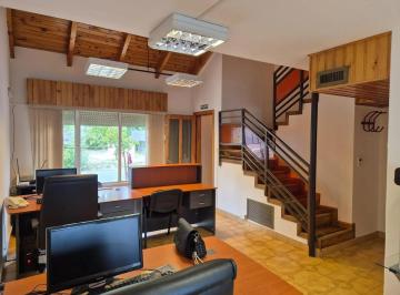 Casa · 130m² · 4 Ambientes · 1 Cochera · Venta 5 Casa Amb Amplia - Luz - Patio - Ubicacion