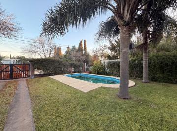 Casa · 108m² · 3 Ambientes · 1 Cochera · Casa en Venta en Pueblo Esther, 3 Dorm. con Pileta