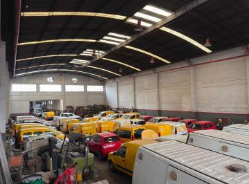 Bodega-Galpón · 1750m² · Galpon en Venta 1700 m² Parque Avellaneda