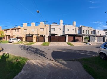 Casa de 3 ambientes, Rosario · Casa Moderna Dúplex Tierra Nueva Fisherton 2 Dorm Gas Natural Jardín Cochera Seguridad (A Estrenar)