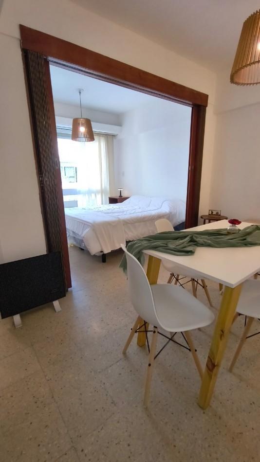 Depto 1 amb, 30m² con balcón saliente a la calle — Terminal Vieja