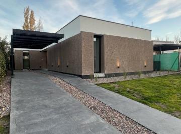 Casa · 170m² · 7 Ambientes · 2 Cocheras · Casa - Maipu