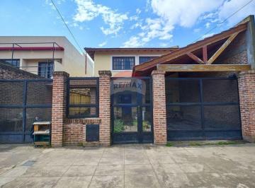 Casa · 240m² · 7 Ambientes · 3 Cocheras · Casa en Venta Varela 4 Dorm. Quincho Pileta