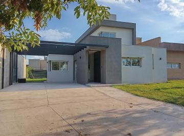 Casa · 157m² · 4 Ambientes · 2 Cocheras · Casa en Venta en Ciro de Vieytes
