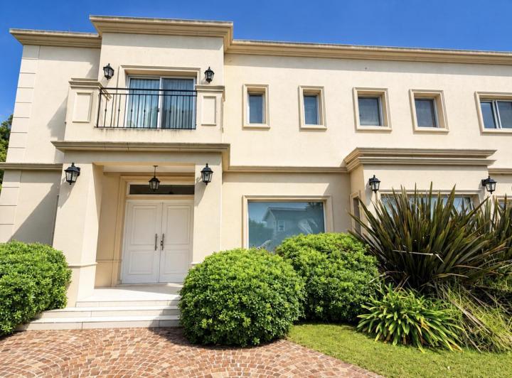 Casa · 810m² · 5 Ambientes