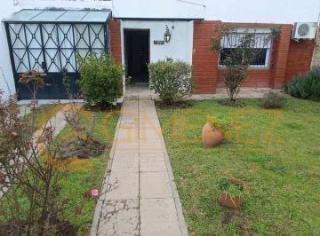 Casa · 95m² · 4 Ambientes · 1 Cochera · Casa en Jáuregui/ Apta Credito