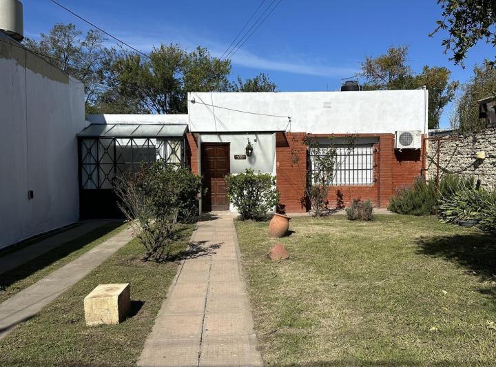 Casa · 95m² · 4 Ambientes · 1 Cochera