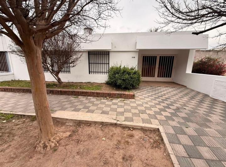 Casa · 105m² · 4 Ambientes · 1 Cochera
