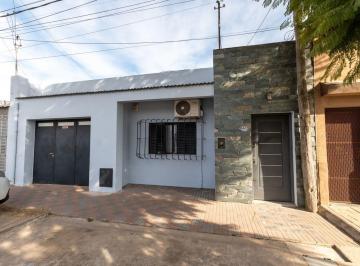 Casa · 139m² · 7 Ambientes · 1 Cochera · Casa Familiar con Quincho