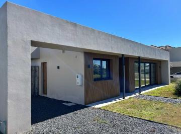 Casa · 145m² · 3 Ambientes · 2 Cocheras · Alquiler de Casa a Estrenar en La Tahona 3 Dorm