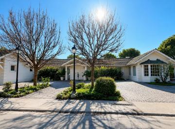 Casa · 248m² · 6 Ambientes · 3 Cocheras · Venta Casa 6 Ambientes Pilar