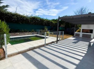 Casa · 132m² · 5 Ambientes · 2 Cocheras · Casa en Alquiler de 3 Dorm. - Housing Las Piedras, Valle Escondido