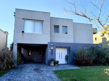Casa · 500m² · 5 Ambientes · 3 Cocheras · Alquiler Casa - San Alfonso Pilar del Este