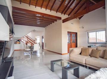 Casa · 400m² · 6 Ambientes · 3 Cocheras · Venta Casa 6 Amb Ramos Mejia Jardin con Piscina