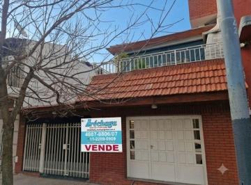 PH de 4 ambientes, Mataderos · Mataderos Excelente PH Amb. Cochera Al Frente Quincho, 2 Baños, Sin Expensas
