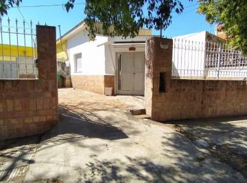 Casa de 6 ambientes, Córdoba · Bella Vista - Casa 1 Dor y Dpto 2 Dor - Ideal Inversion, Excelente Ubicacion y Estado
