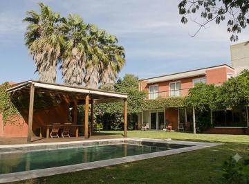 Casa · 425m² · 4 Dormitorios · Casa en Venta Abril Club de Campo Sobre Doble Lote