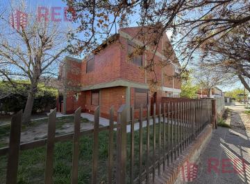 Casa · 200m² · 4 Ambientes · 1 Cochera · Duplex en Vneta en Cipolletti