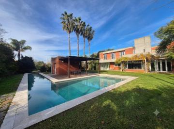 Casa · 425m² · 4 Dormitorios · Casa en Venta Abril Club de Campo Sobre Triple Lote