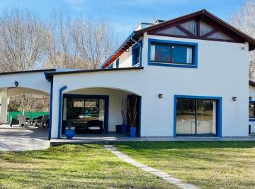 Casa · 357m² · 4 Ambientes · 2 Cocheras · Casa en Venta en Cuesta Blanca - 4 Dorm. - 7778 m de Terreno - Escritura