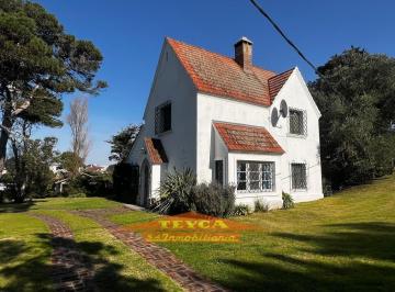 MCN-MCN-42_2 · Venta, Casa de 5 Ambientes C/ Dep, Zona Centro, Pinamar