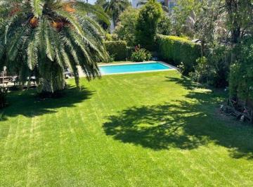 Casa · 210m² · 4 Ambientes · 4 Cocheras · Casa en Pacheco Residencial