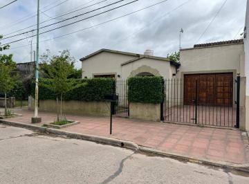 Casa · 185m² · 4 Ambientes · 2 Cocheras · Casa en Calle 24 Entre 9 y 7 - con Garaje Para 2 Autos