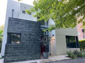 Casa · 180m² · 4 Ambientes · Casa en Venta Country El Casco Zárate