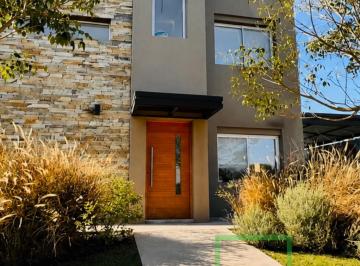 Casa · 580m² · 4 Dormitorios · Venta Casa San Ramiro - Pilar del Este