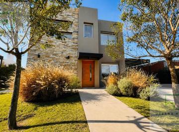 Casa · 180m² · 5 Ambientes · 1 Cochera · Venta Casa San Ramiro - Pilar del Este