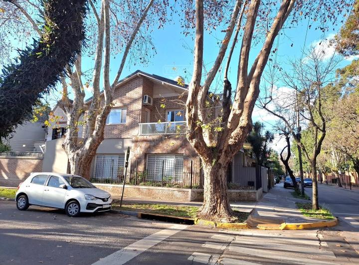 Casa · 220m² · 5 Ambientes · 1 Cochera