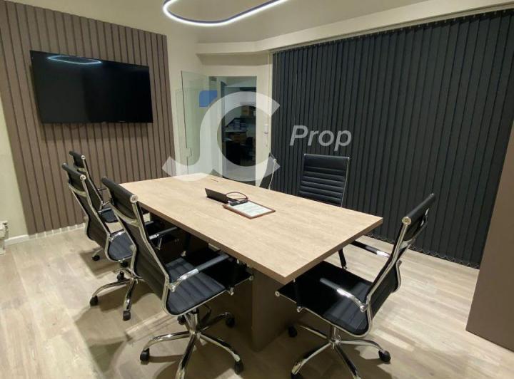 Oficina comercial · 261m² · 1 Cochera
