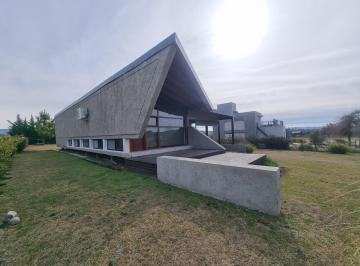 Casa · 144m² · 3 Ambientes · Hermoso Chalet a La Venta en Puerto del Aguila Country Nautico