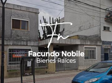 Casa de 4 ambientes, Malvinas Argentinas · Casa en Lote Propio con Jardín, Cochera y Local Independiente — Centro de Los Polvorines