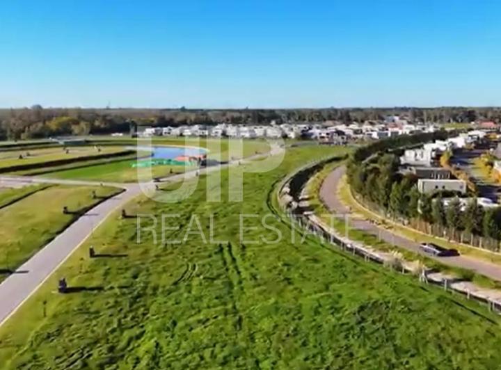 Terreno · 811m²