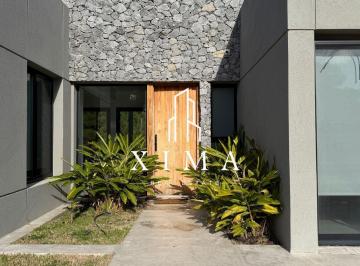 Casa · 147m² · 5 Ambientes · Casa en Venta en Costa Esmeralda