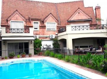 Casa de 9 ambientes, San Isidro · Casa en Venta de 4 Dorm. con Pileta en Las Lomas Golf