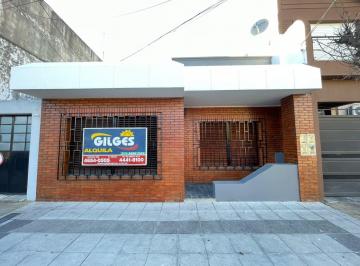 PH · 80m² · 3 Ambientes · Alquiler Casa PH 3 Ambientes en Caseros Al Frente con Patio
