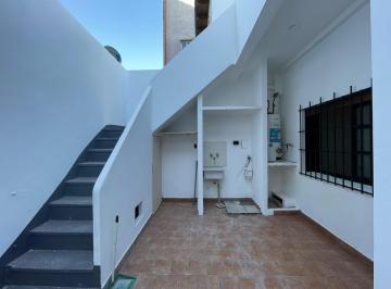 PH · 80m² · 3 Ambientes · Alquiler Casa PH 3 Ambientes en Caseros Al Frente con Patio